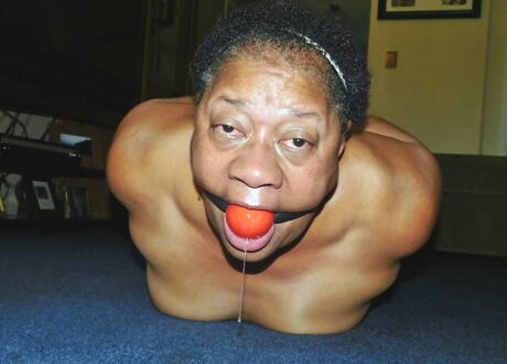 blackfoxbound offers a free photo gallery with hot babe in humilation fantasies